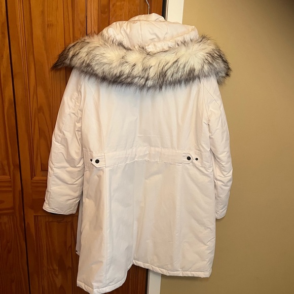 1 Madison Expedition White Quilted Parka with Faux Fur Trim - Picture 2 of 16